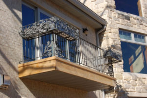 BALCONY LEAF FLOWER BOX